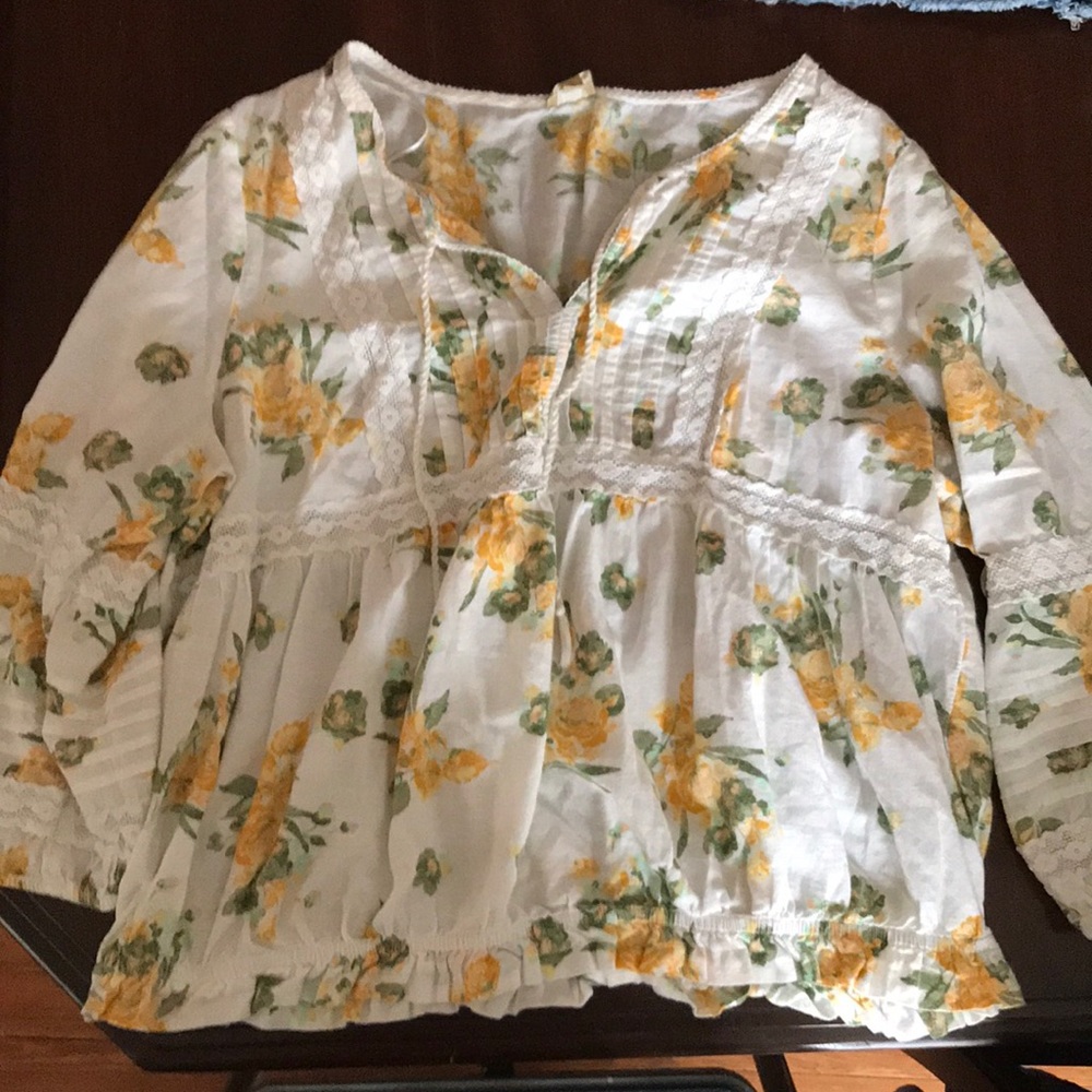 White and Yellow Blouse - Picture 4 of 8